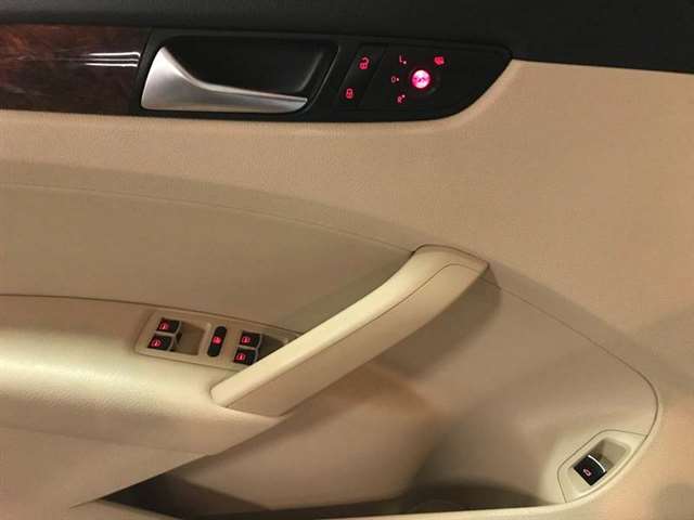 Volkswagen Passat 2012 photo 19